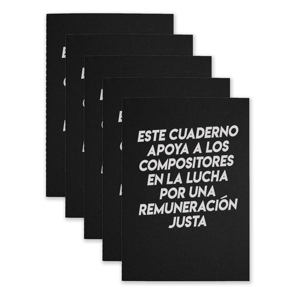 5 black notebooks that says "Este Cuaderno Apoya A Los Compistores En La Lucha Por Una Remuneracion Justa" on the front with white text